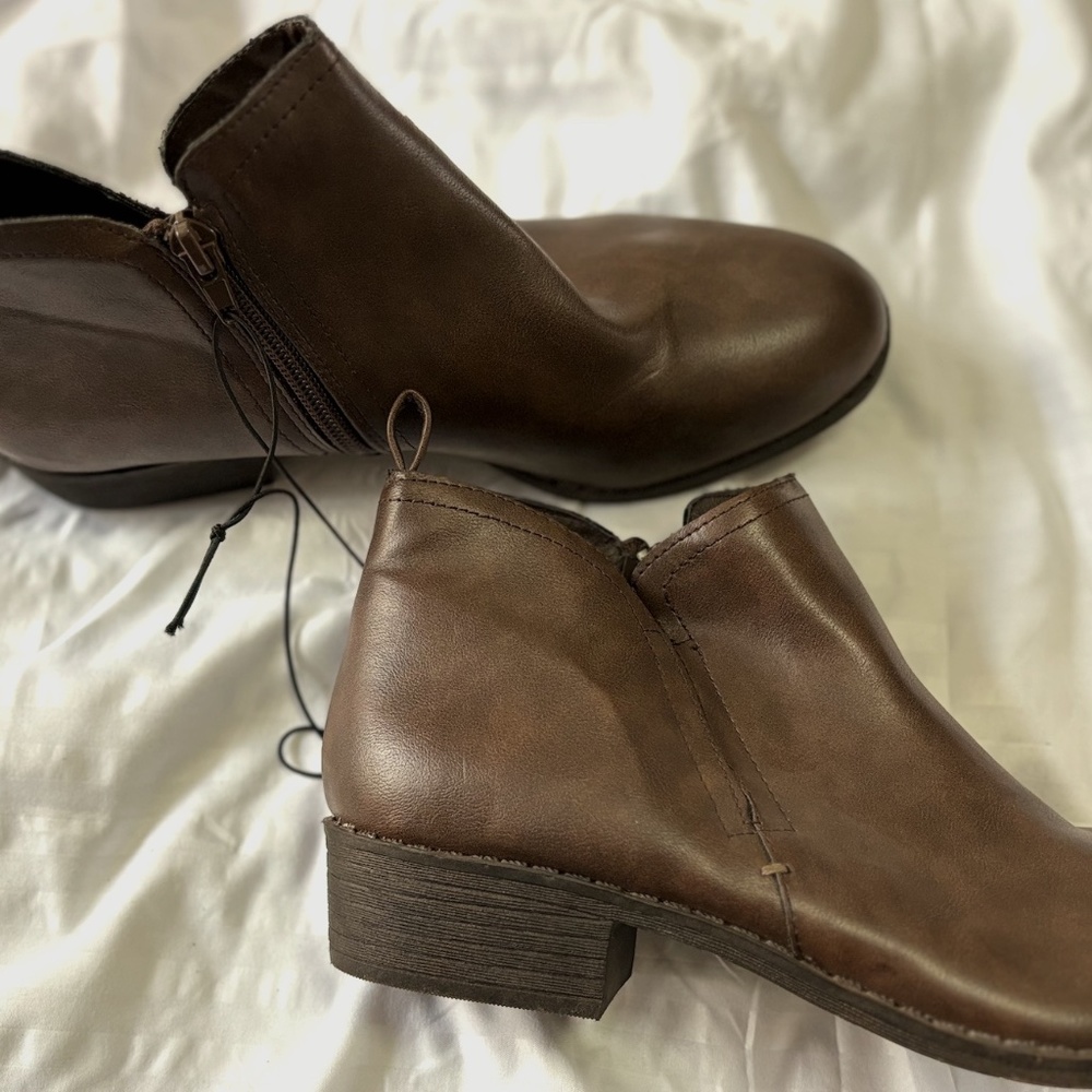 American Rag Ankle books (BROWN) (NEW)